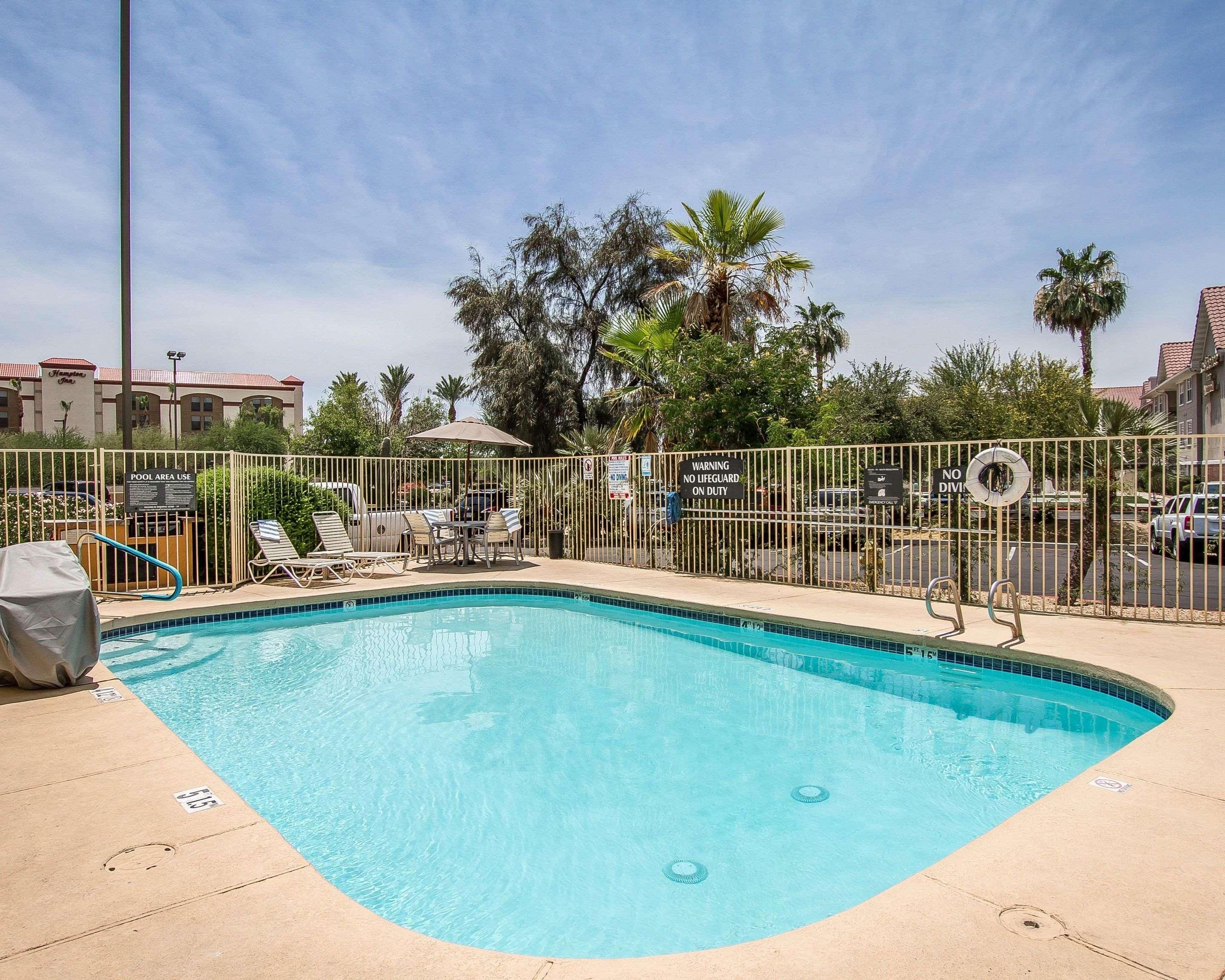Comfort Suites Peoria Sports Complex Экстерьер фото