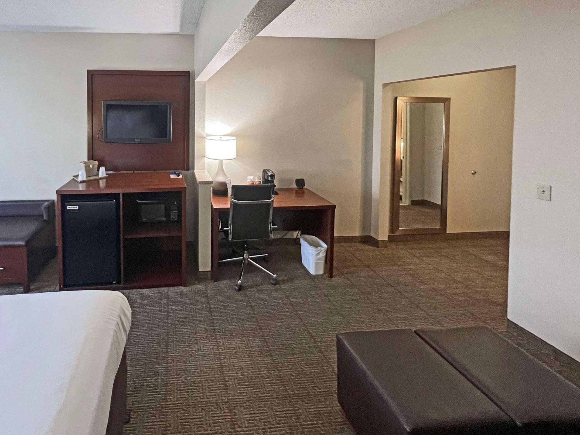 Comfort Suites Peoria Sports Complex Экстерьер фото