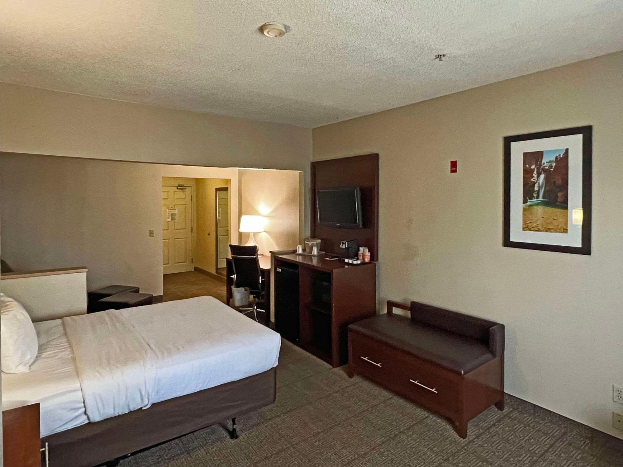 Comfort Suites Peoria Sports Complex Экстерьер фото