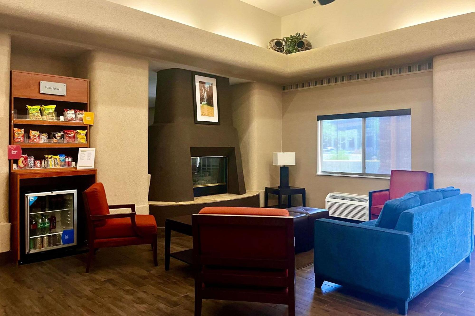 Comfort Suites Peoria Sports Complex Экстерьер фото