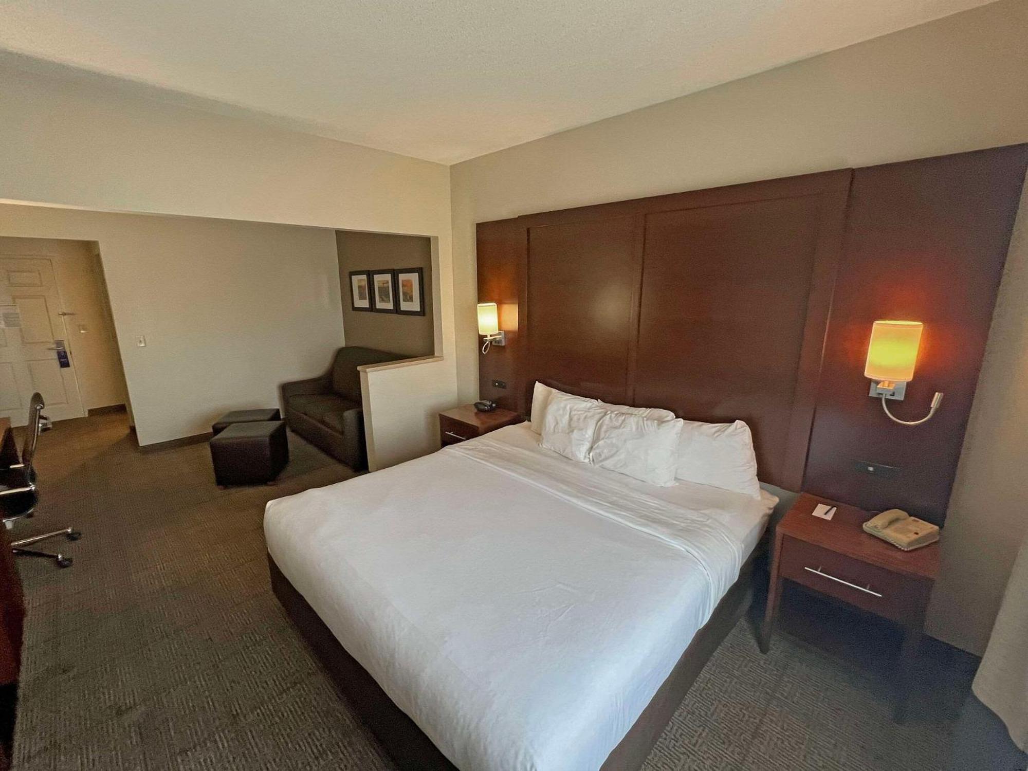 Comfort Suites Peoria Sports Complex Экстерьер фото