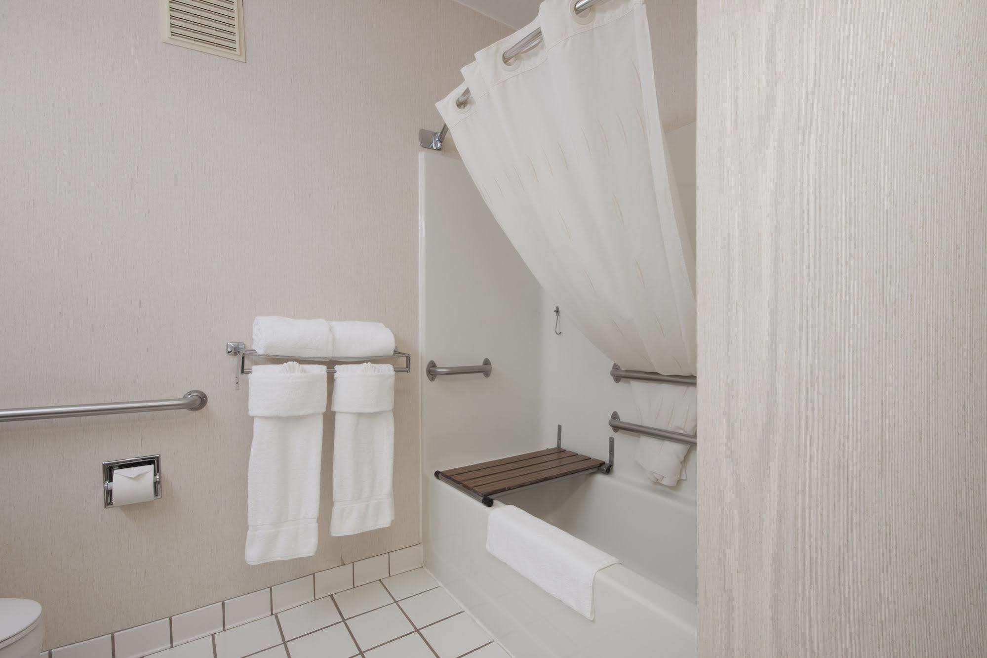 Comfort Suites Peoria Sports Complex Экстерьер фото