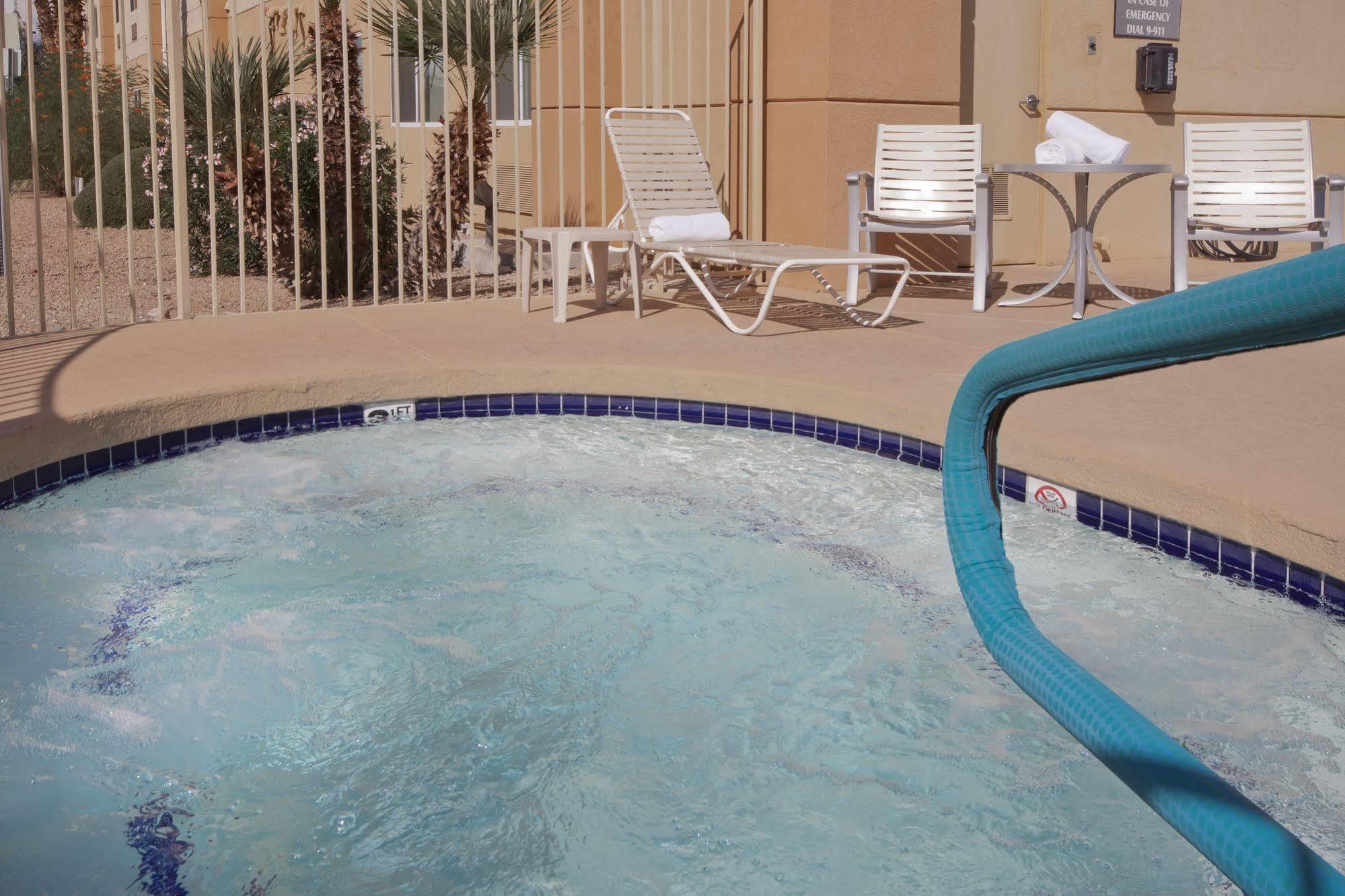 Comfort Suites Peoria Sports Complex Экстерьер фото