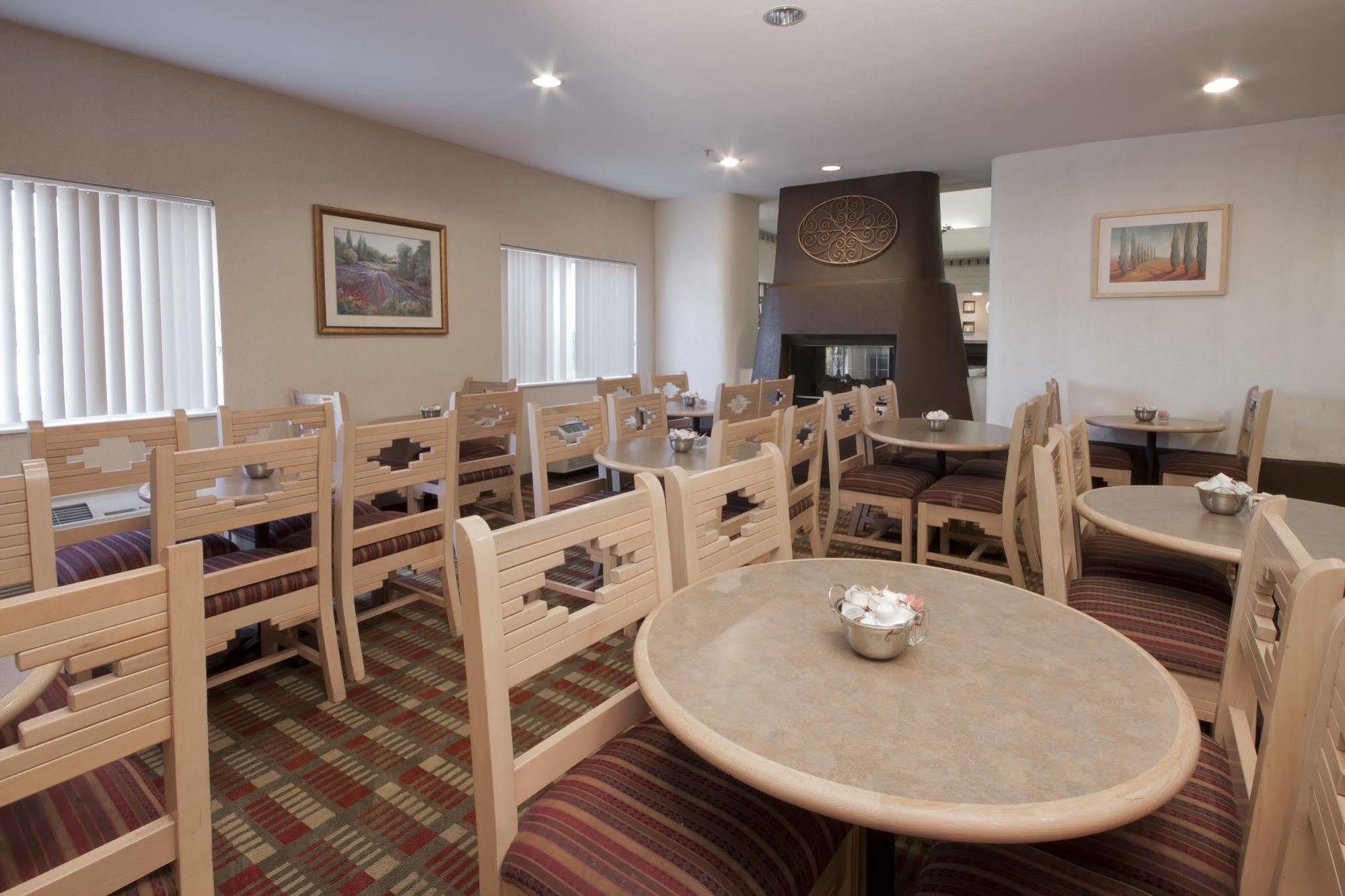 Comfort Suites Peoria Sports Complex Экстерьер фото