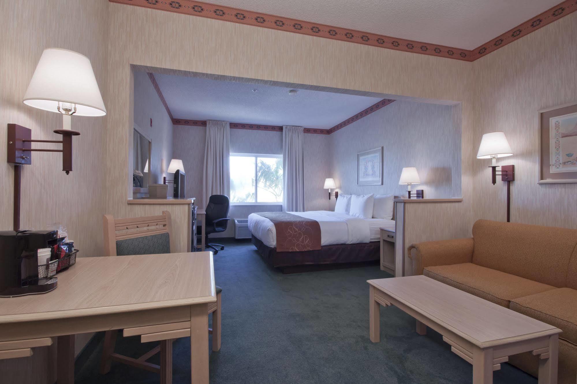 Comfort Suites Peoria Sports Complex Экстерьер фото